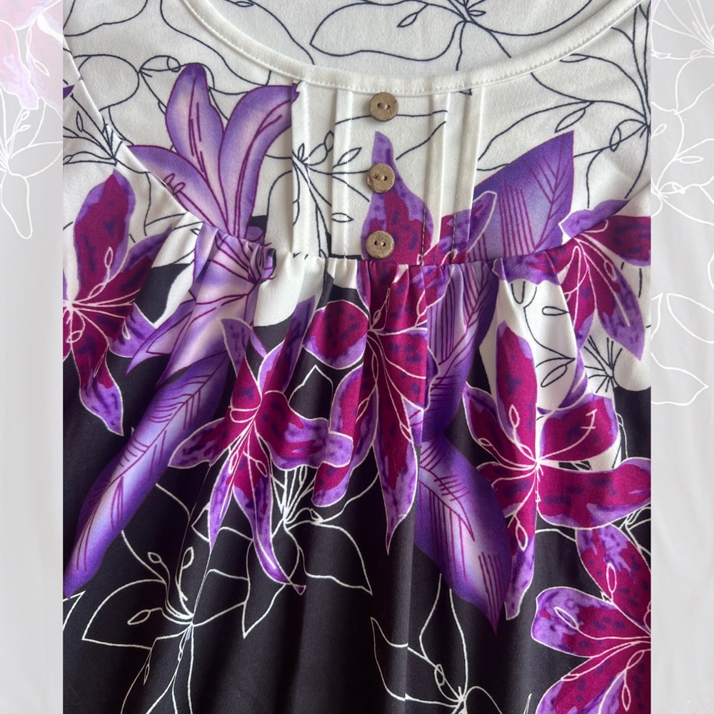 Floral Black and White Short Sleeve Top - Picture 5 of 6